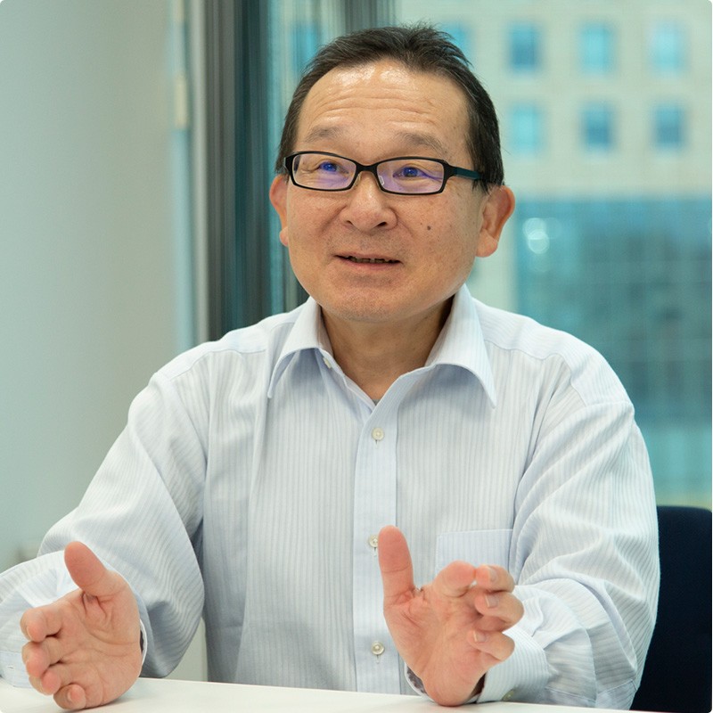 前川　麦　氏